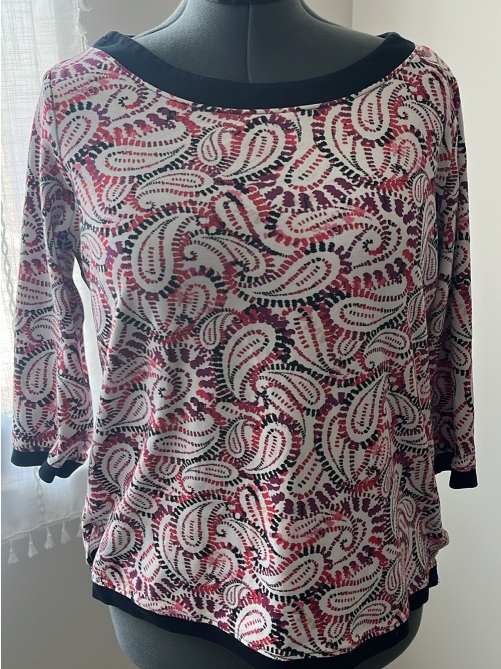 Women’s Paisley Print Scoop Neck Top in Pink and Black